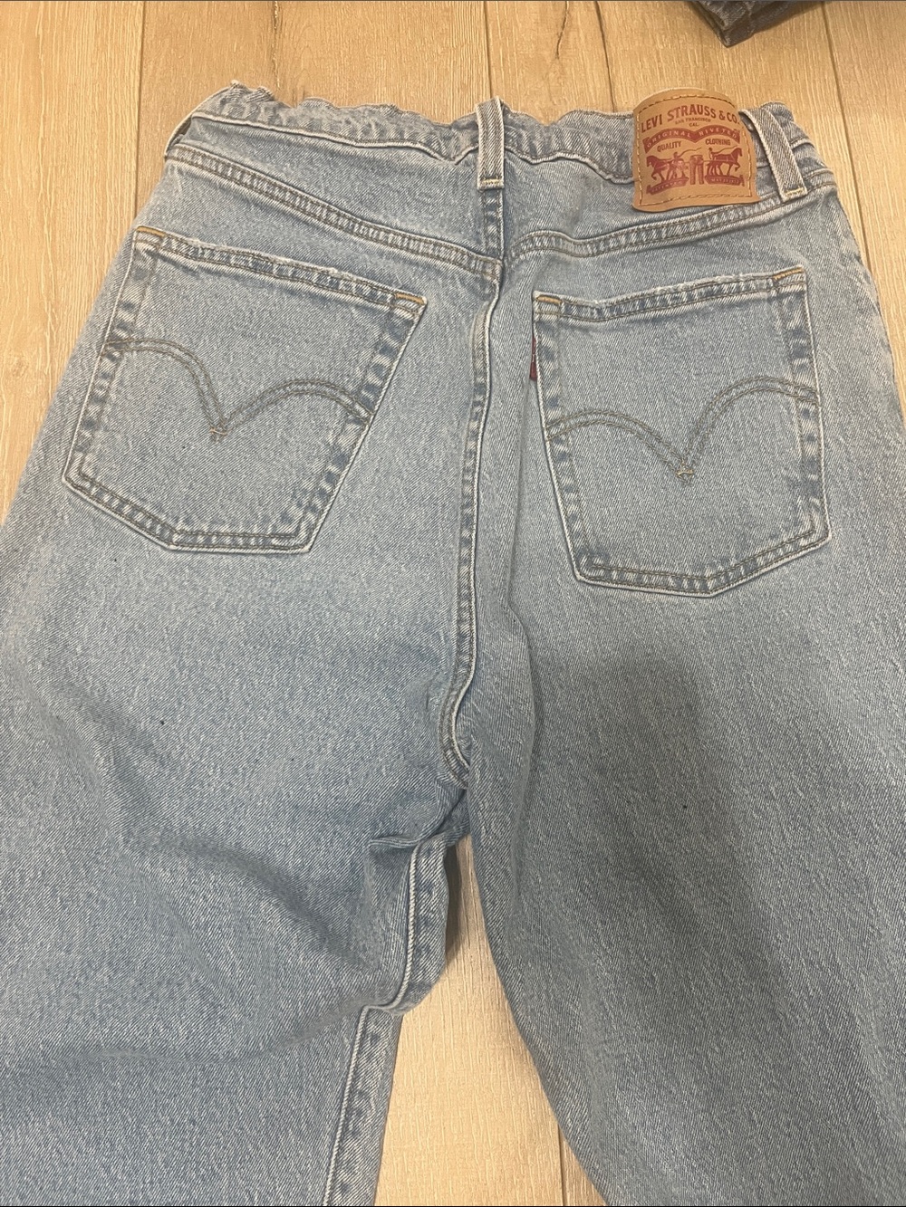 levi light washed jeans